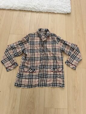 Women’s Burberry Classic Plaid Button-Up Shirt in Beige and Black medium